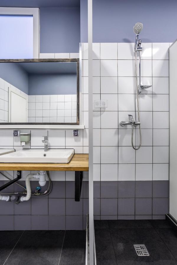 بيت شباب Kyiv Hotel