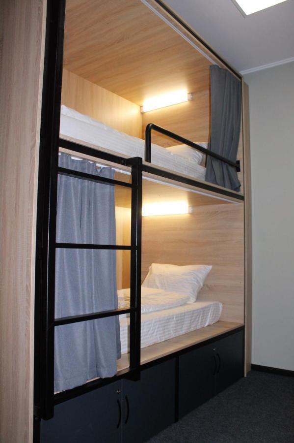 Kyiv Hotel بيت شباب *